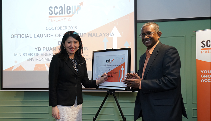 MESTEEC minister, Yeo Bee Yin with Dr V Sivapalan of Proficeo at the launch of Scaleup Malaysia accelerator.