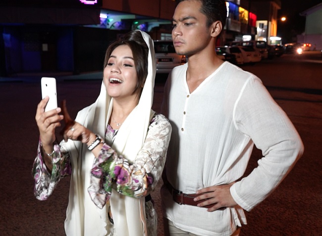 Celcom kicks off Malay-language mobile web miniseries