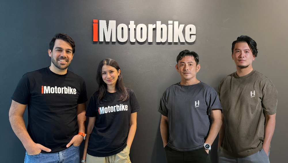 (From left to right: Gil Carmo and Sharmeen Looi, co-founders of iMotorbike, Akihiko Okamoto, partner of Headline Asia and Brian Yen of Headline Asia principal)