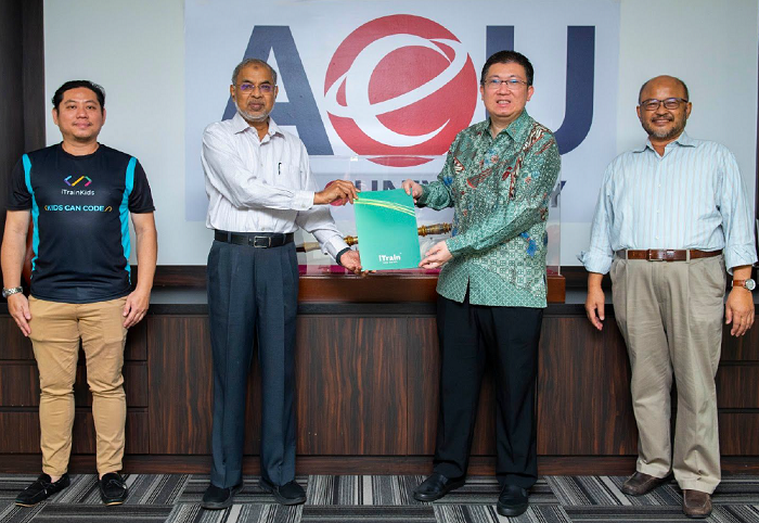 Prof Dr. Ansary Ahmed, founder President of AeU (2nd from left) and Eric Ku, executive director of iTrain Group (2nd from right) at the Partnership Signing Ceremony. Witnessed by Abdullah Azmi from AeU (right) and Denebe Alradikin from iTrain.