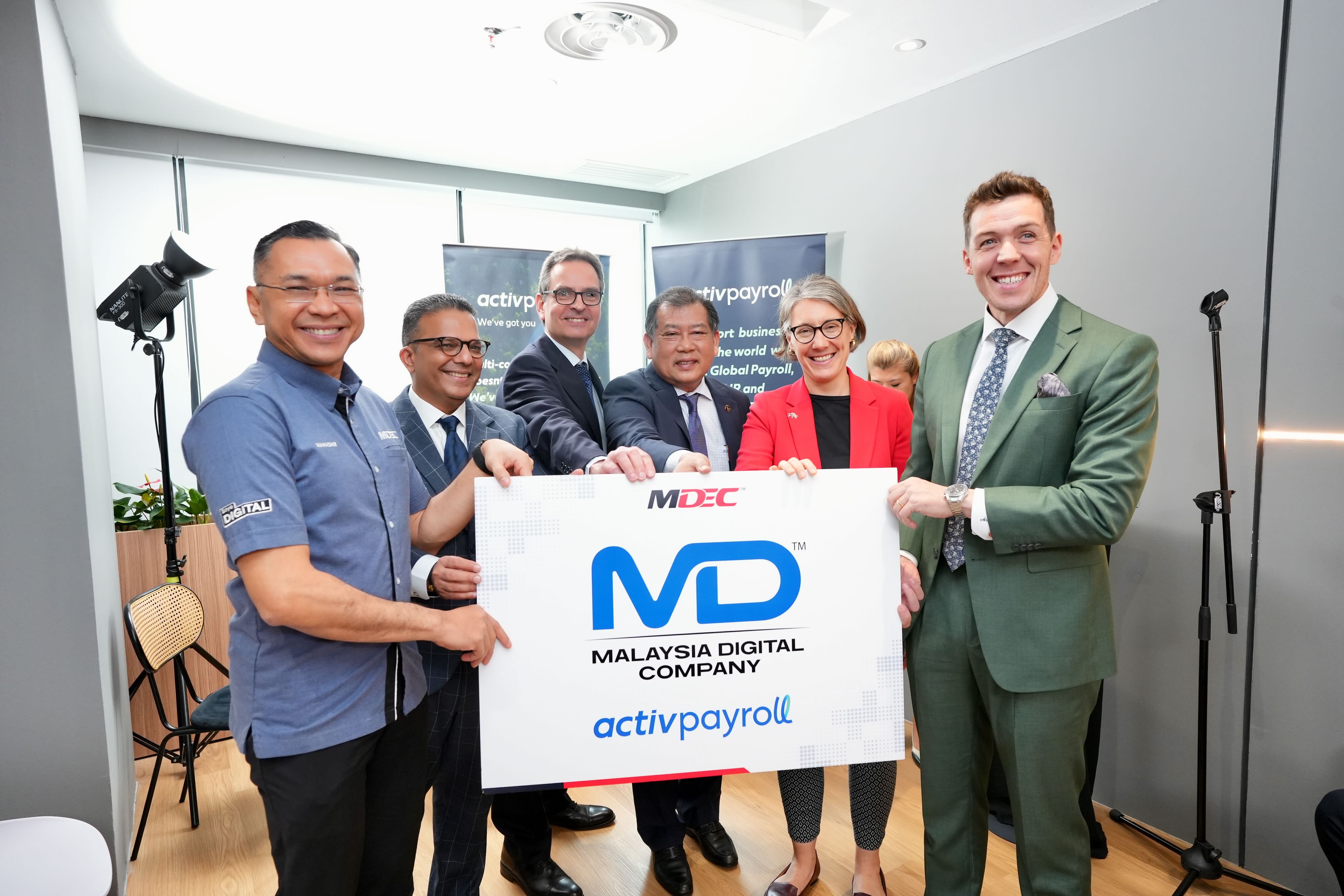 (L-R): Mahadhir Aziz, CEO of Malaysia Digital Economy Corporation (MDEC), Manish Mehta, regional director Activpayroll, David Deacon, chief people officer Activpayroll, Wilson Ugak Kumbong, deputy minister of Digital Malaysia, Ailsa Terry CMG, British high commissioner to Malaysia and Andrew Philp, executive director APAC Activpayroll during the Malaysia Digital Certificate Presentation