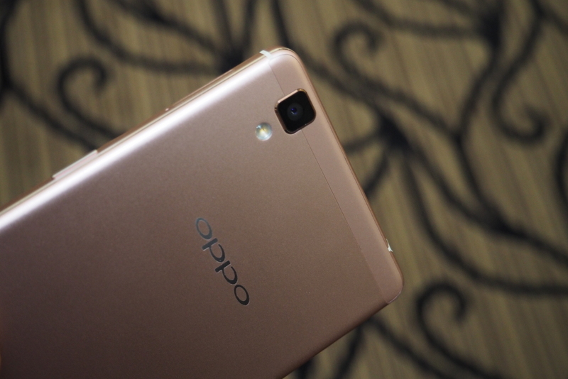 Oppo Singapore plans online smartphone sales in  2016