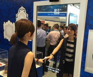 A â€˜magic mirrorâ€™ for your jewellery shopping, powered by Intel and Samsung