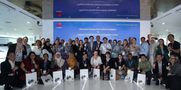 Huawei Malaysia's Customer Solution Innovation Centre receives a visit from ASEAN senior civil servants